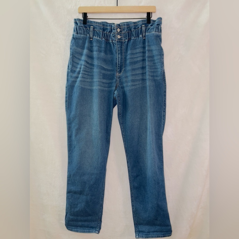 Hollister Vintage Stretch Medium Wash Denim Ultra High Rise Paperbag Mom Jean